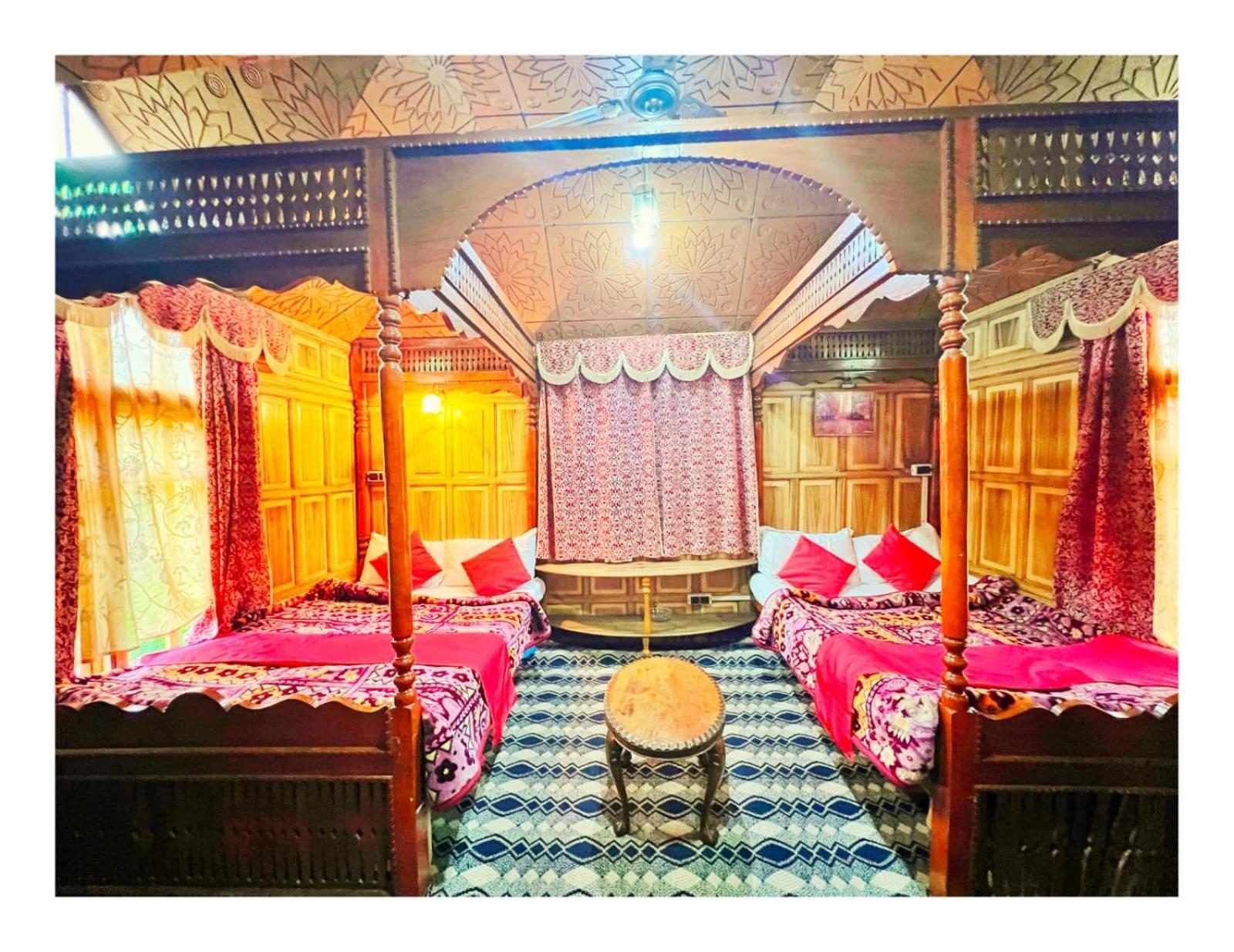 Mossess Group Of Houseboats Hotel Srīnagar Екстериор снимка