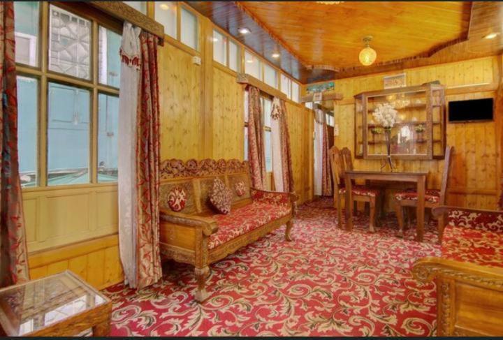 Mossess Group Of Houseboats Hotel Srīnagar Екстериор снимка