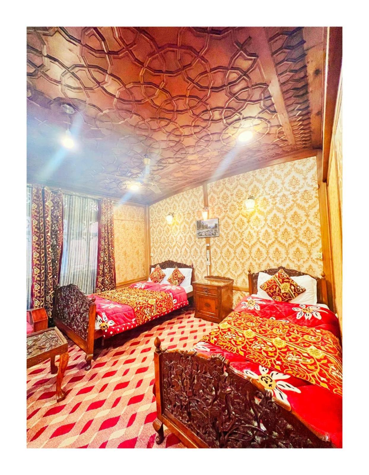 Mossess Group Of Houseboats Hotel Srīnagar Екстериор снимка