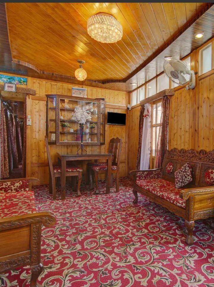 Mossess Group Of Houseboats Hotel Srīnagar Екстериор снимка
